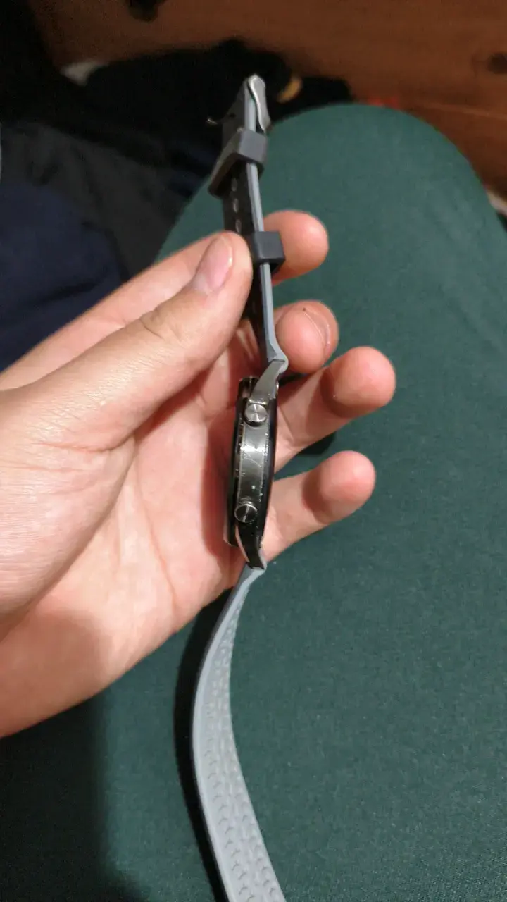 Reloj inteligente deportivo con correa negra - 4