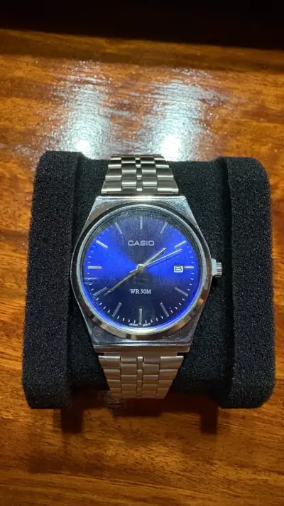 Reloj Casio azul con correa de acero inoxidable - miniatura 2