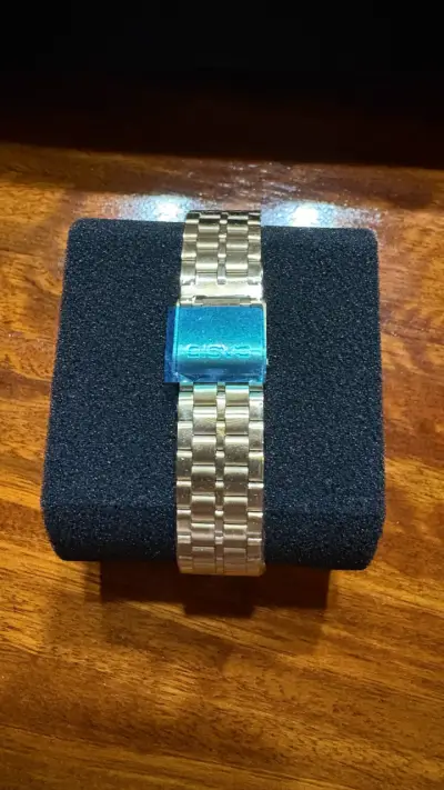 Reloj Casio dorado con esfera azul - miniatura 3