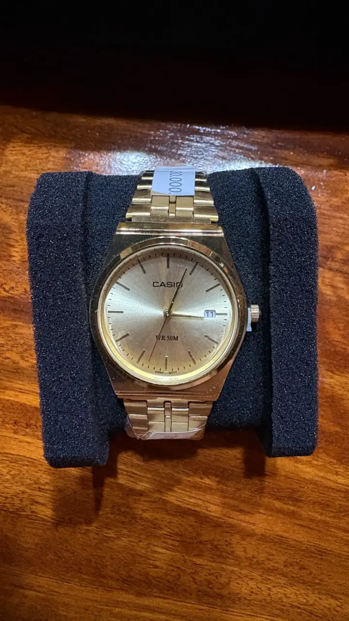 Reloj Casio dorado resistente al agua - 2