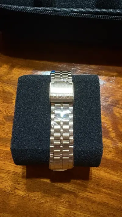 Reloj Casio dorado con pulsera metálica - miniatura 3