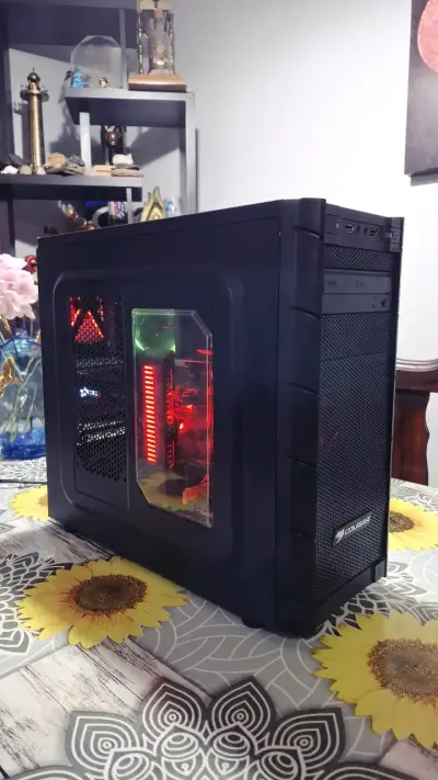 PC Gamer Cougar con iluminación LED - miniatura 1