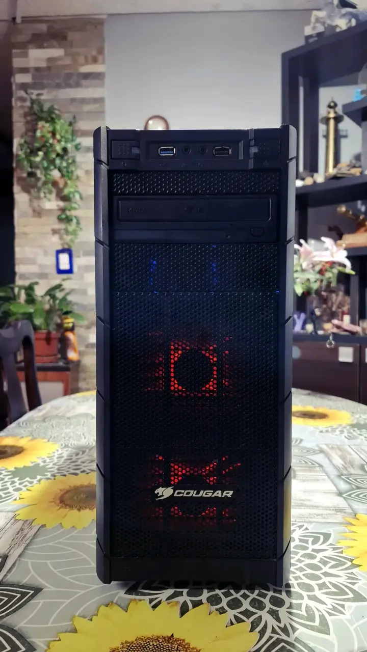 PC Gamer Cougar con iluminación LED - 2