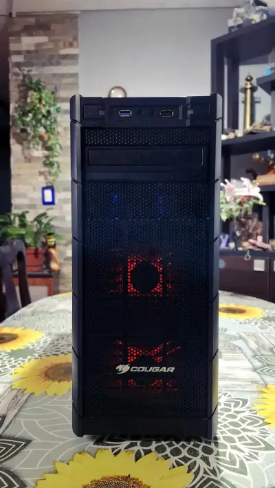 PC Gamer Cougar con iluminación LED - miniatura 2