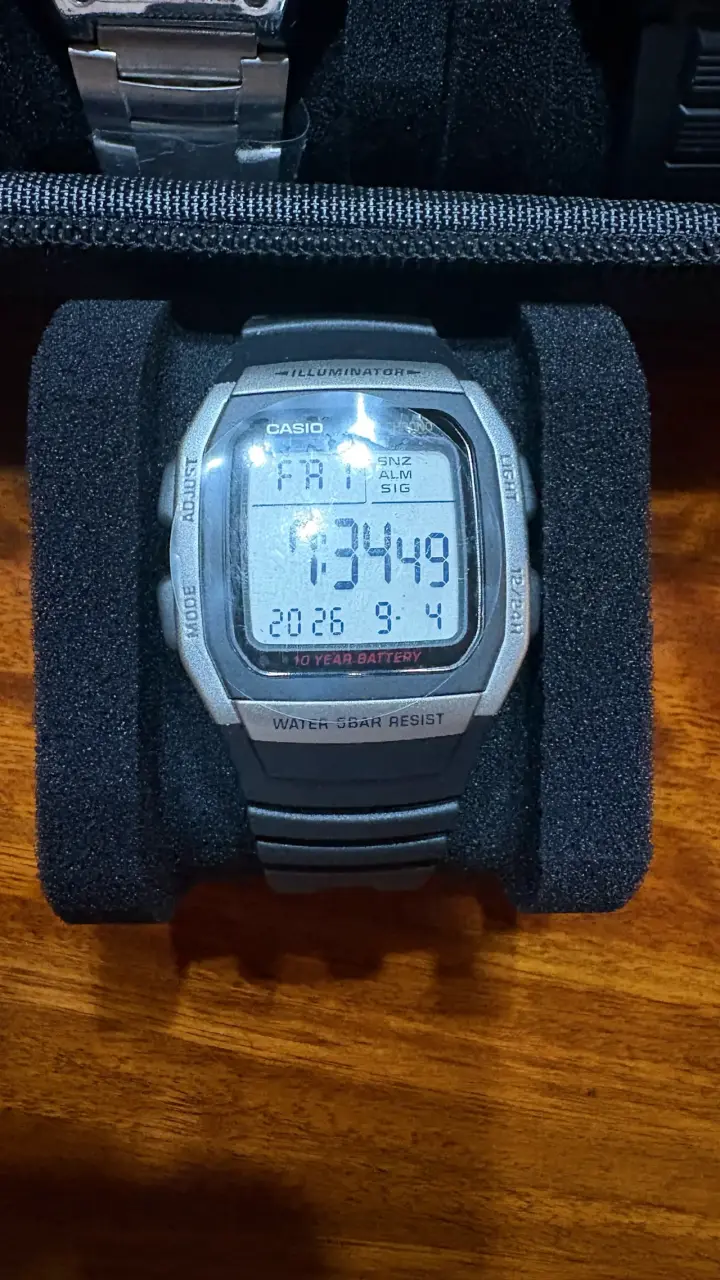 Reloj digital Casio resistente al agua - 1