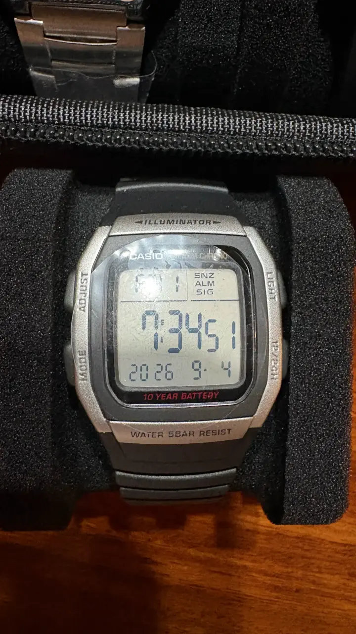 Reloj digital Casio resistente al agua - 2