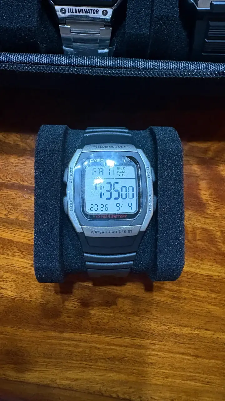 Reloj digital Casio resistente al agua - 3