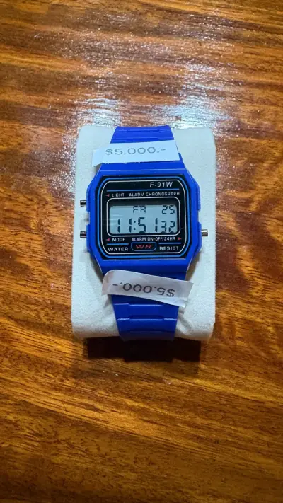 Reloj digital azul resistente al agua - miniatura 1
