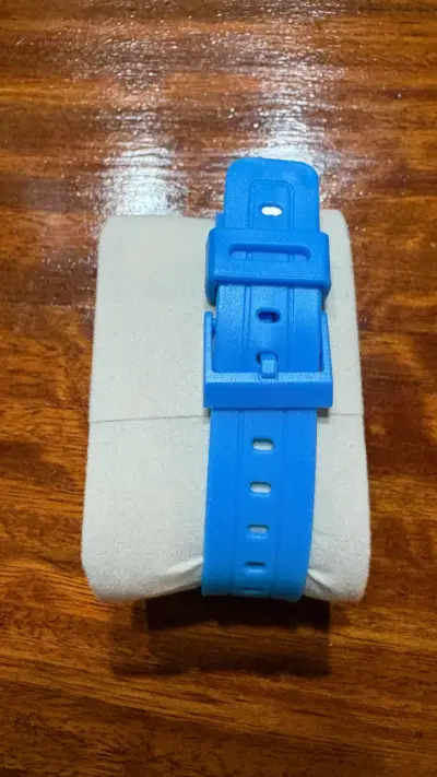 Reloj digital azul resistente al agua - miniatura 3