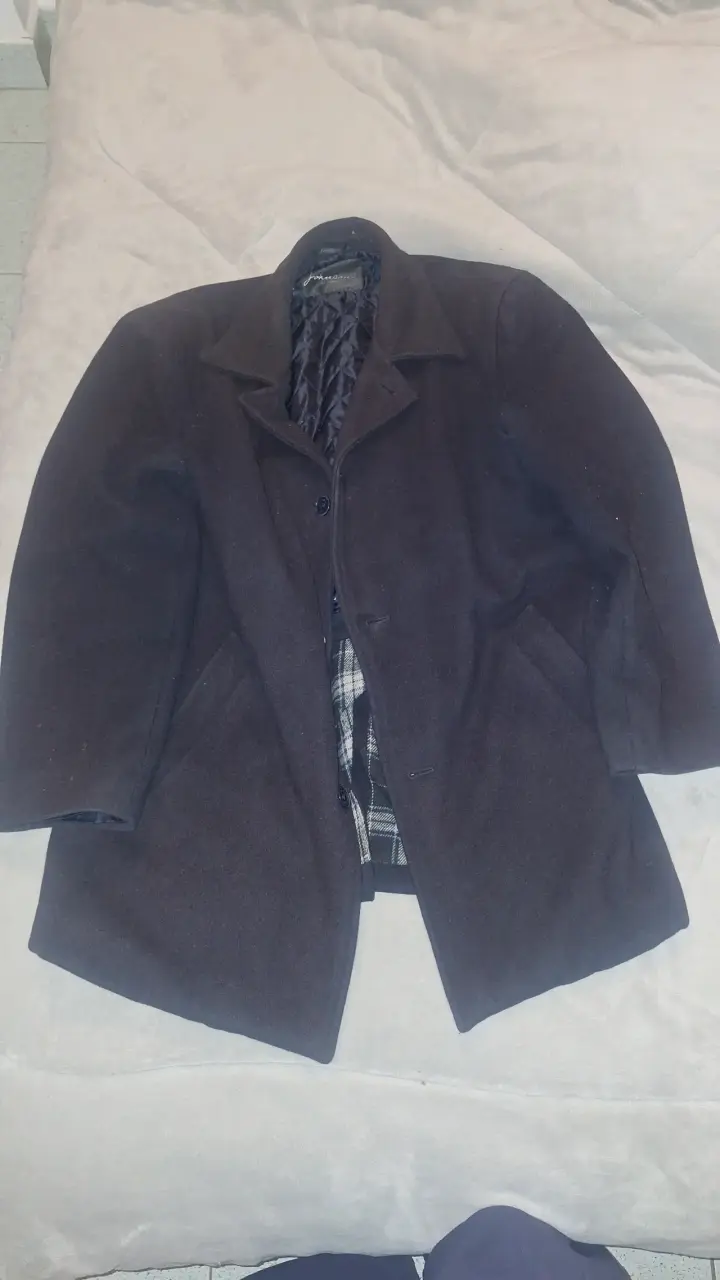 Abrigo negro de lana para hombre marca Jhonson