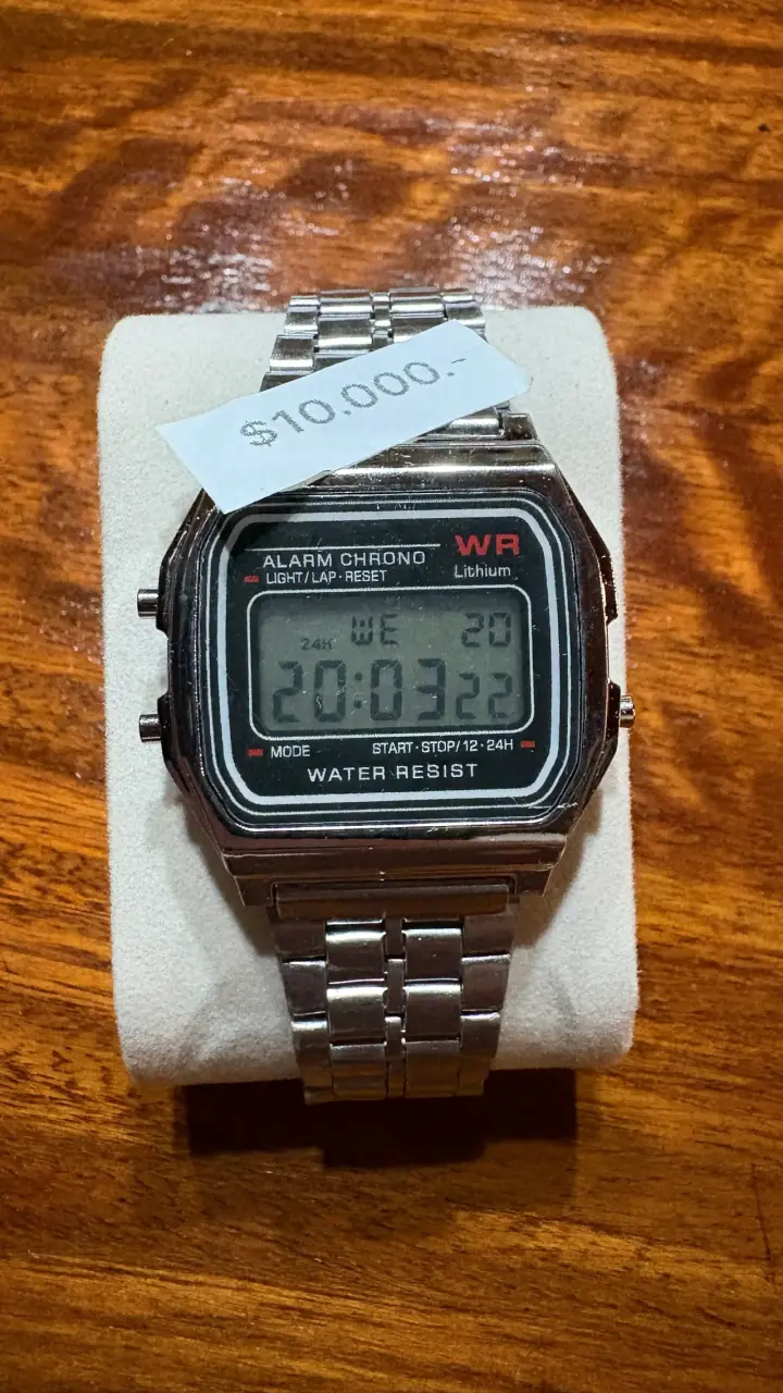 Reloj digital resistente al agua con alarma - 1