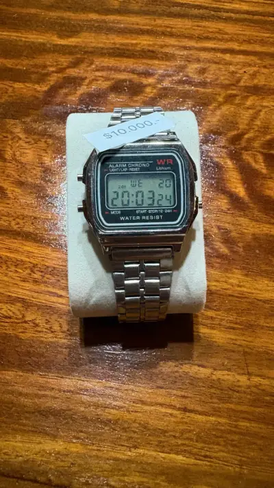 Reloj digital resistente al agua con alarma - miniatura 2