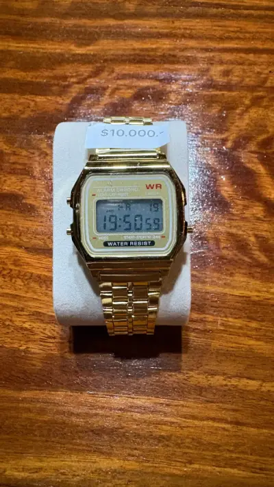 Reloj digital dorado resistente al agua - miniatura 1