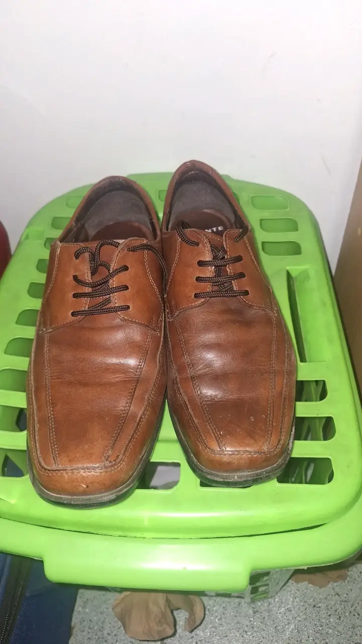 Zapatos de cuero marrón para hombre