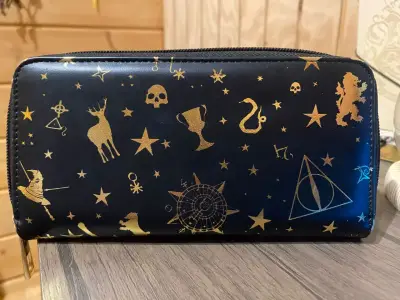 Billetera de harry poter con diseño dorado - miniatura 2
