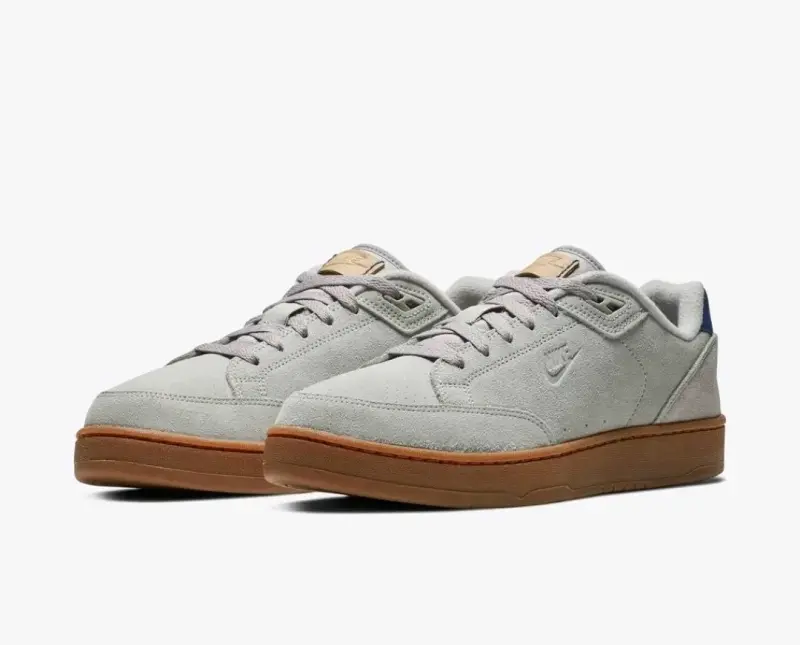 Zapatillas deportivas grises Nike con suela de goma