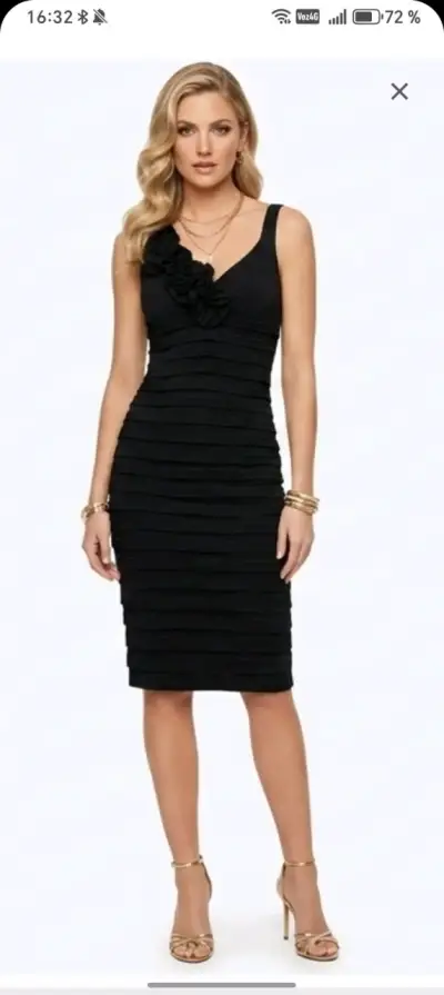 Vestido negro elegante con volantes - miniatura 1
