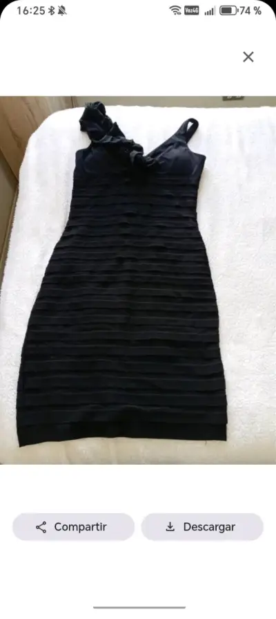 Vestido negro elegante con volantes - miniatura 2