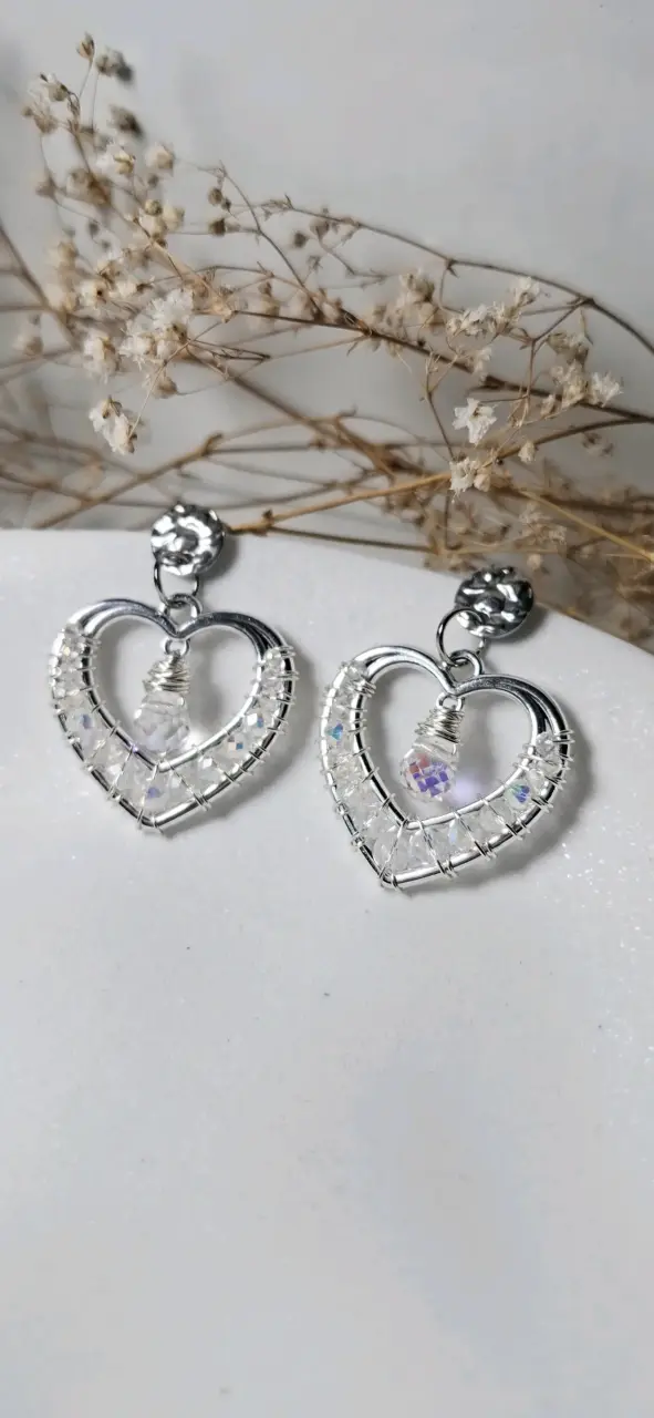 Aros de Corazón Plateados con Cristales - 1