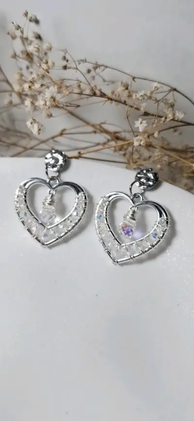 Aros de Corazón Plateados con Cristales - miniatura 1