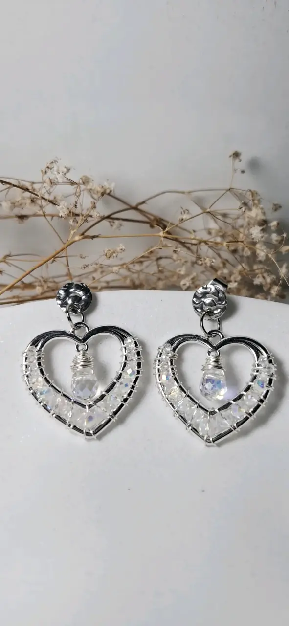 Aros de Corazón Plateados con Cristales - 2