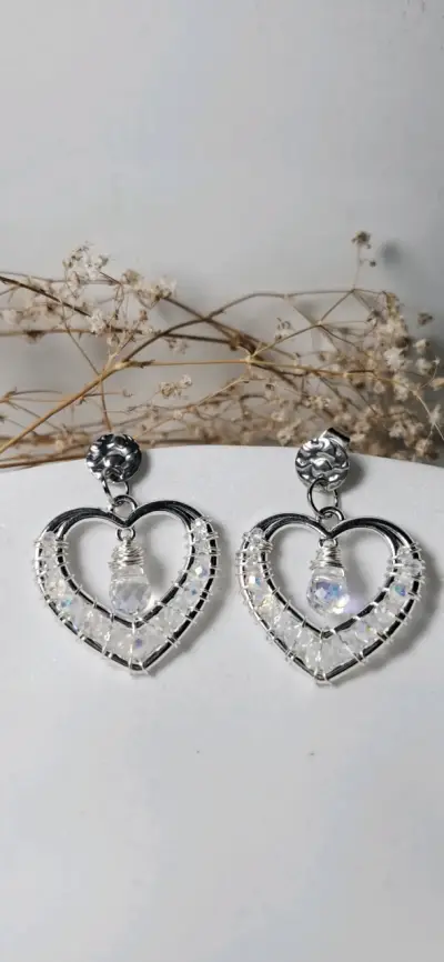 Aros de Corazón Plateados con Cristales - miniatura 2
