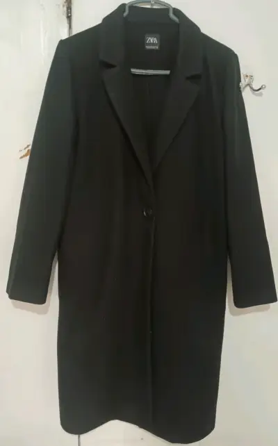 Abrigo negro elegante Zara para mujer - miniatura 3