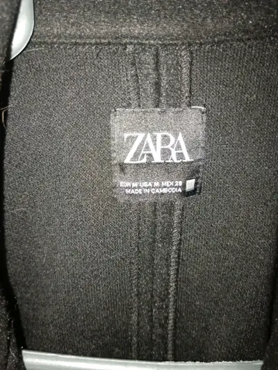 Abrigo negro elegante Zara para mujer - miniatura 4