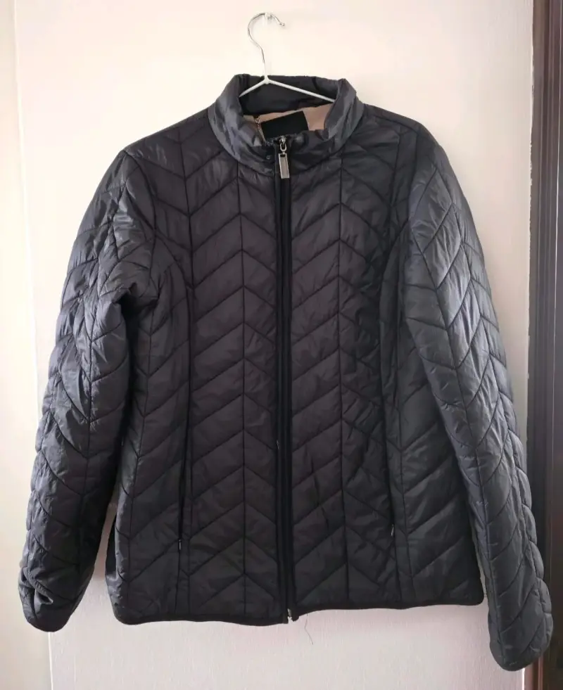 Parka negra para mujer