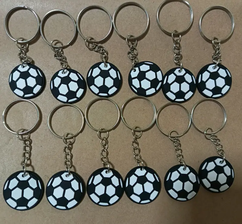 12 Llaveros de fútbol en forma de balón - 1