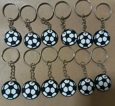 12 Llaveros de fútbol en forma de balón - miniatura 1