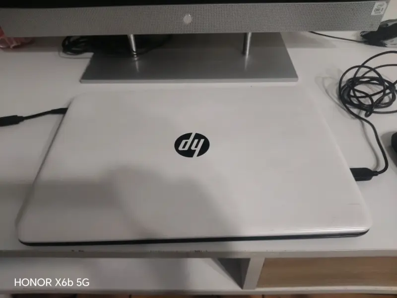 Laptop HP con pantalla de 15 pulgadas - 3