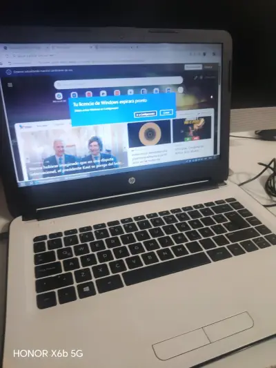 Laptop HP con pantalla de 15 pulgadas - miniatura 6