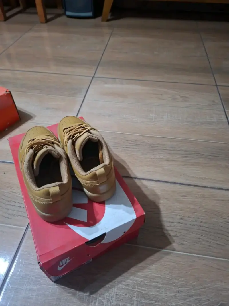 Zapatillas deportivas Nike color beige - 1
