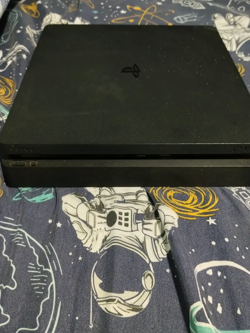 Consola PlayStation 4 Slim 1TB + control camuflado - 2