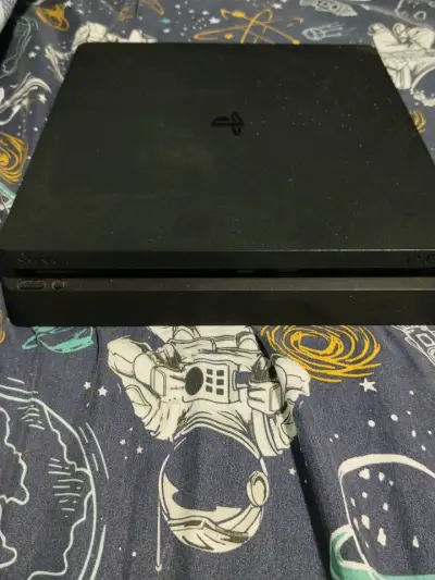 Consola PlayStation 4 Slim 1TB + control camuflado - miniatura 2