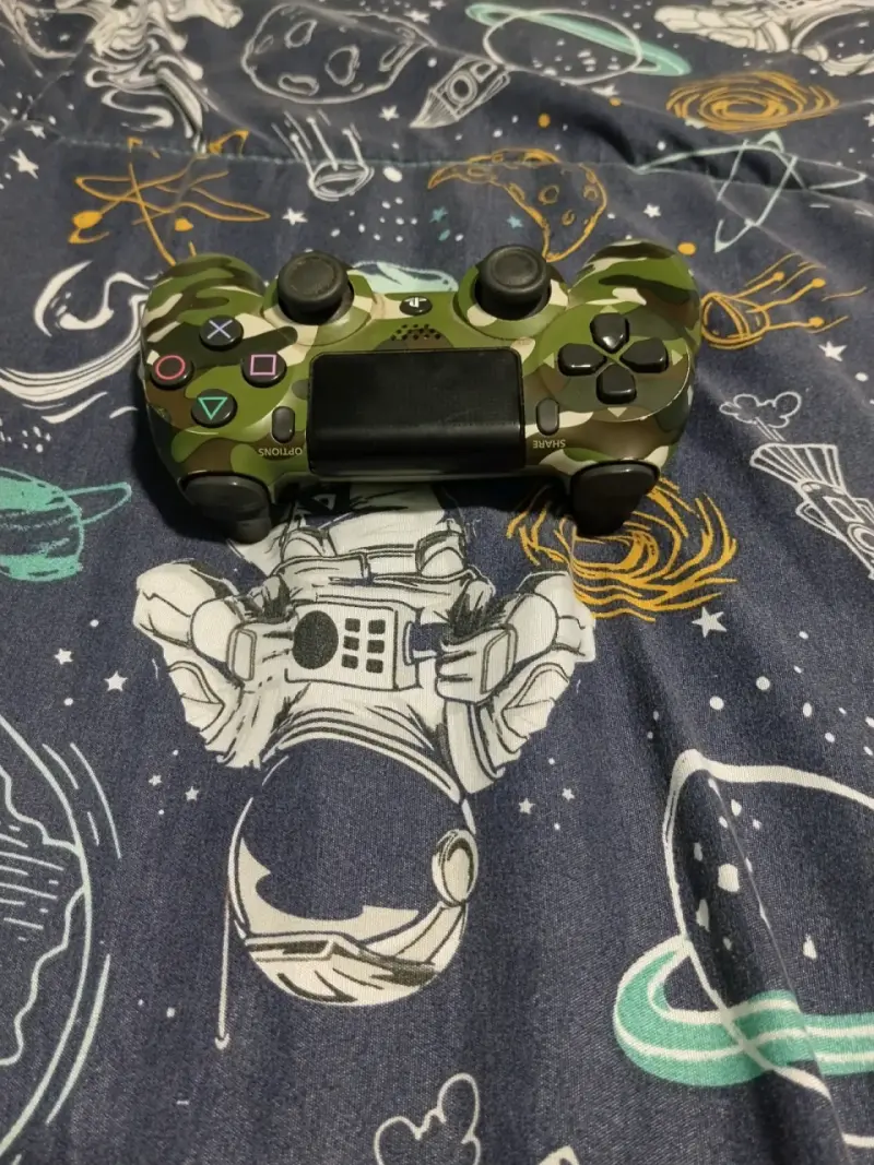 Consola PlayStation 4 Slim 1TB + control camuflado - 3