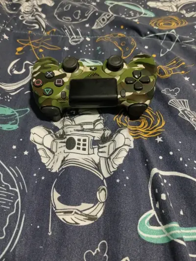 Consola PlayStation 4 Slim 1TB + control camuflado - miniatura 3
