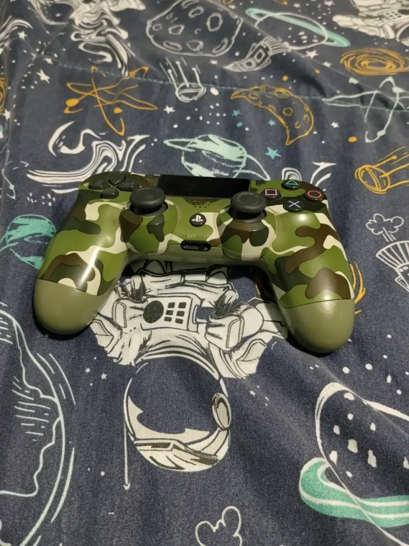 Consola PlayStation 4 Slim 1TB + control camuflado - 4