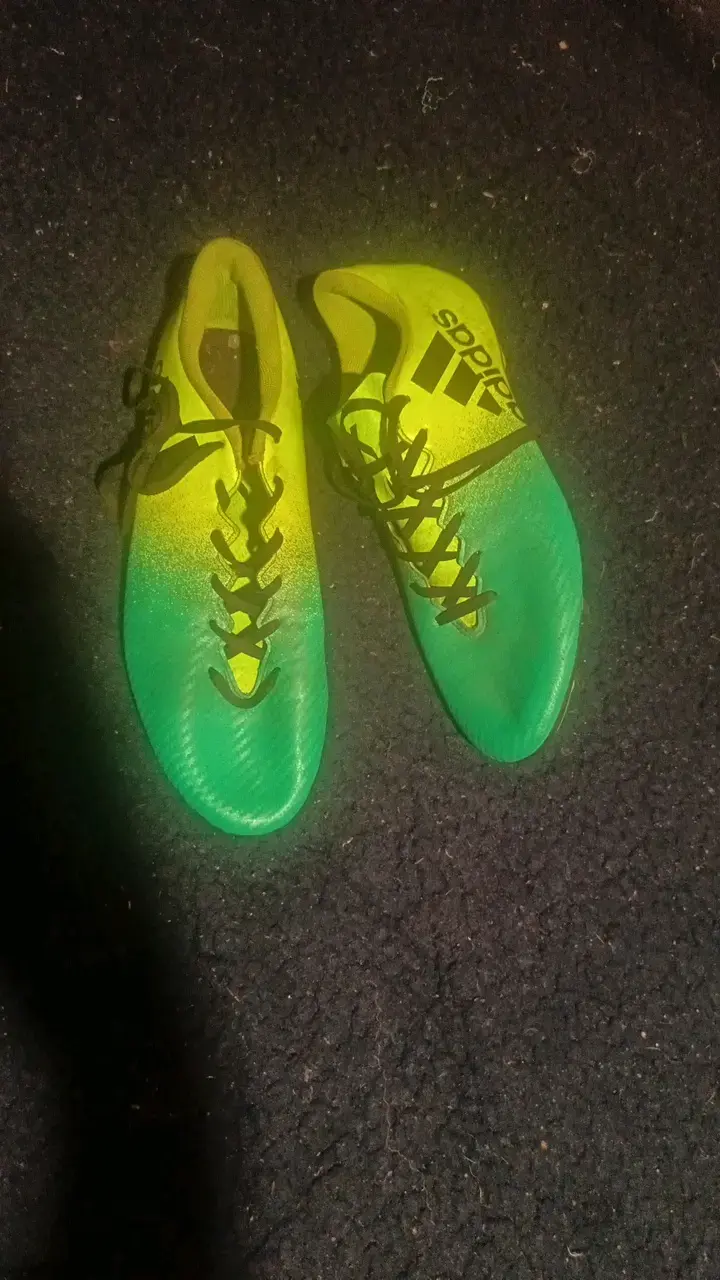 Zapatillas de fútbol Adidas precio comversable - 1