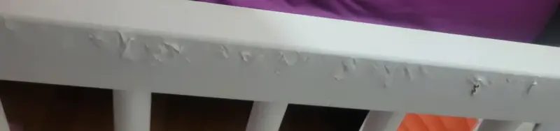 Cuna de madera blanca para bebé y silla mecedora - 2