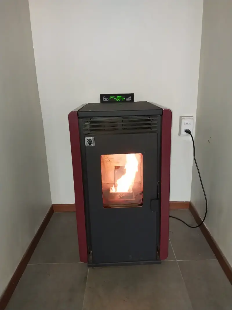 Estufa a pellet con panel digital - 1