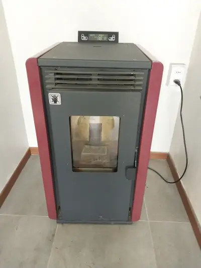 Estufa a pellet con panel digital - miniatura 3