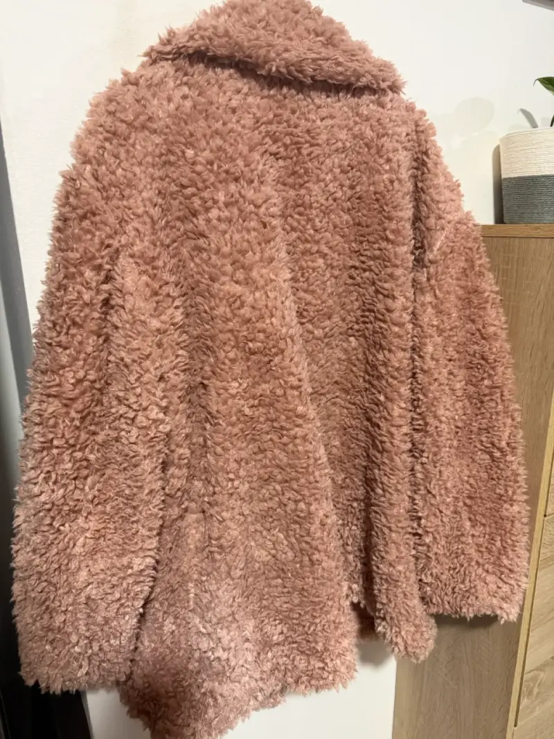 Abrigo de peluche rosa H&M para mujer - 2