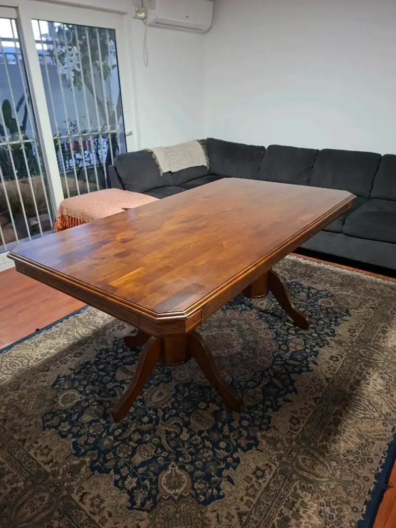 Mesa de comedor de madera clásica - 4