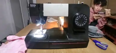 Máquina de Coser Toyota Super Jeans - miniatura 1