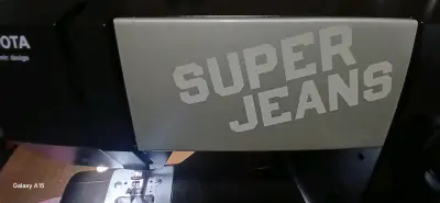 Máquina de Coser Toyota Super Jeans - miniatura 3
