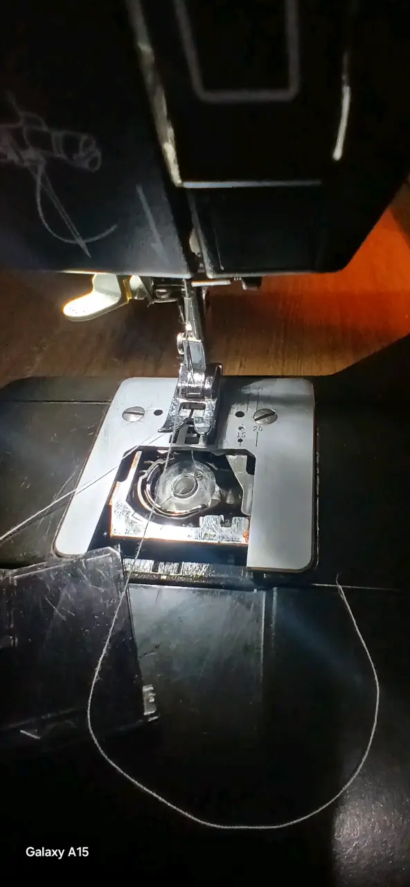 Máquina de Coser Toyota Super Jeans - 4