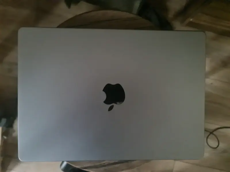Laptop Apple MacBook Pro 14pulgadas - 2