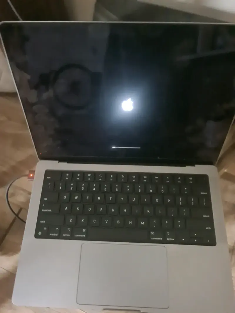 Laptop Apple MacBook Pro 14pulgadas - 6